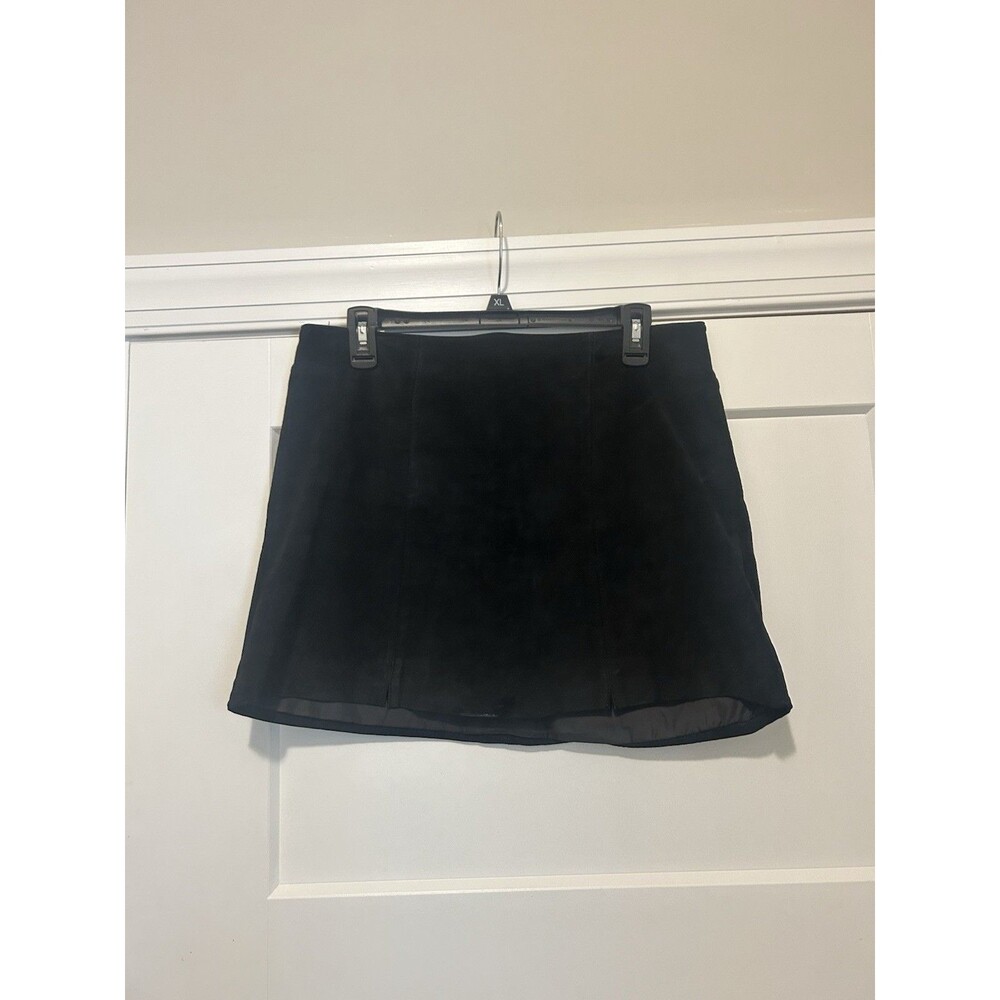 Women’s Y2K Dollhouse Black Leather Suede Lined Mini Skirt Size Large Zip Back